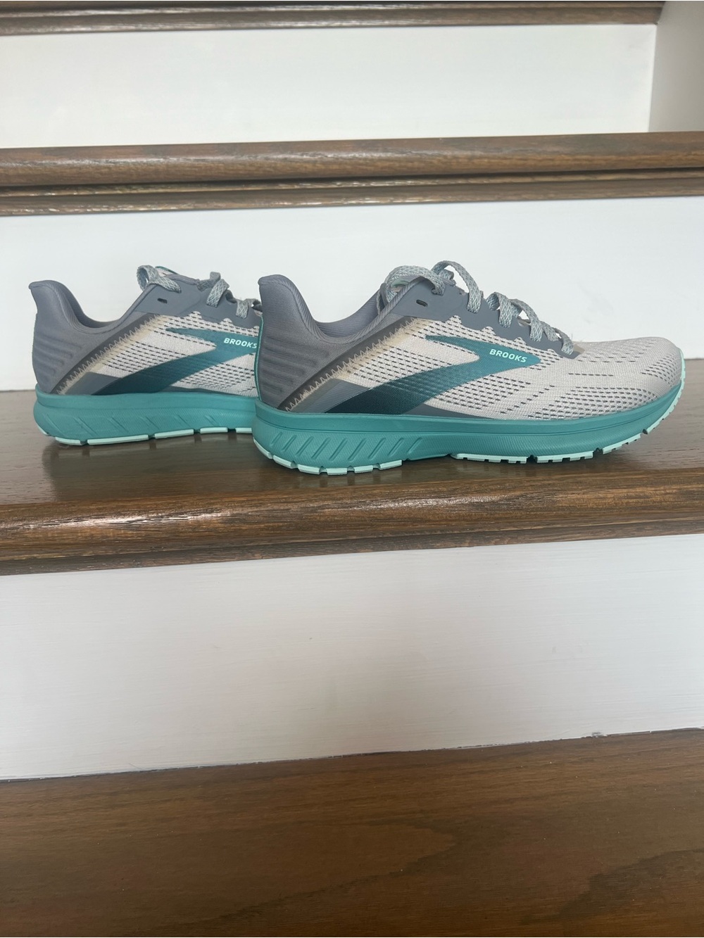 BNWOB Brooks Women’s Gray & Teal Athletic Running Shoes